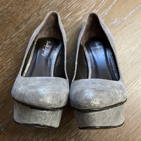 Elizabeth and James Mason pewter silver platform heels - Picture 6 of 17